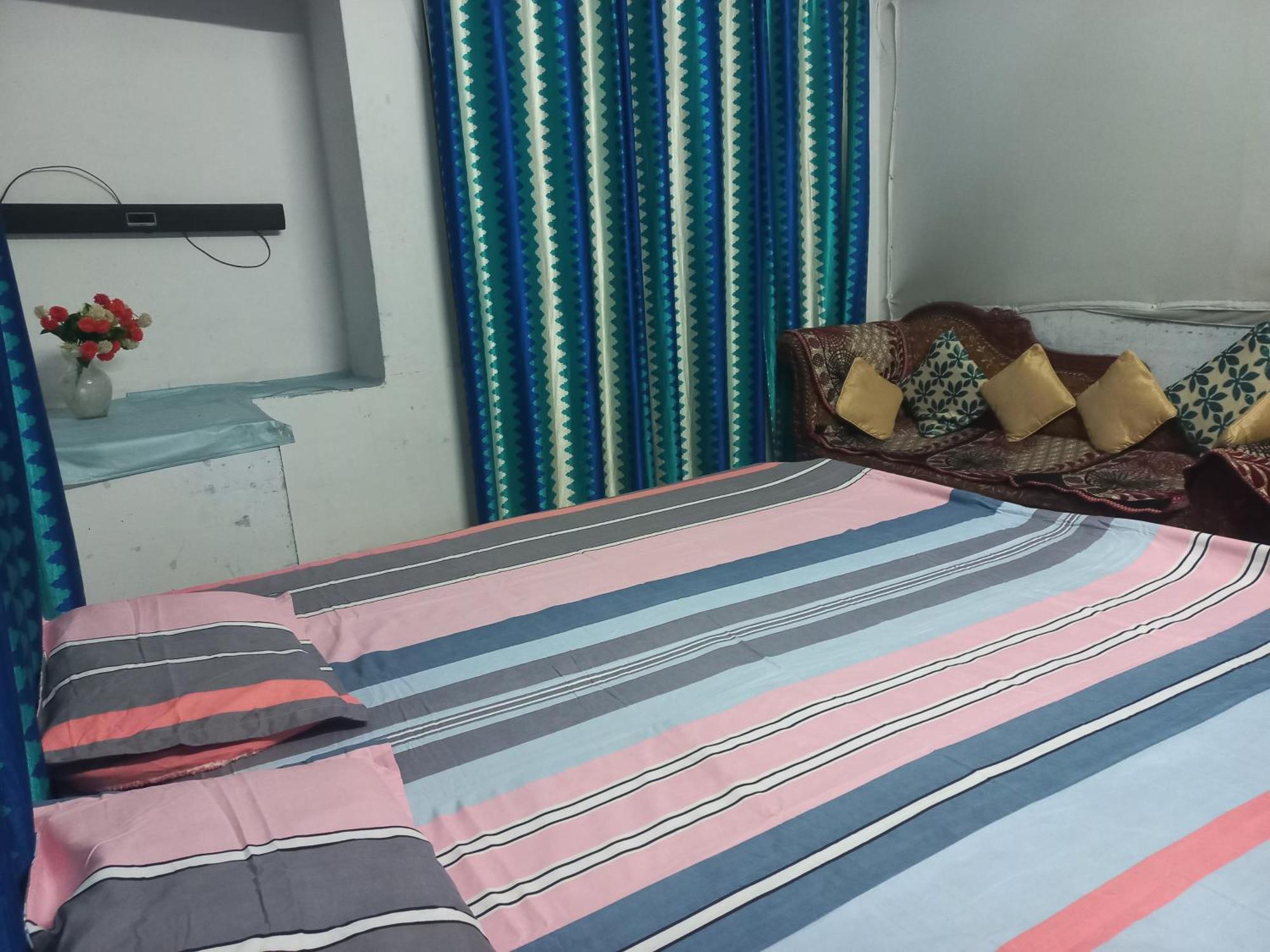 Homestay Nigam B-663, Kareli