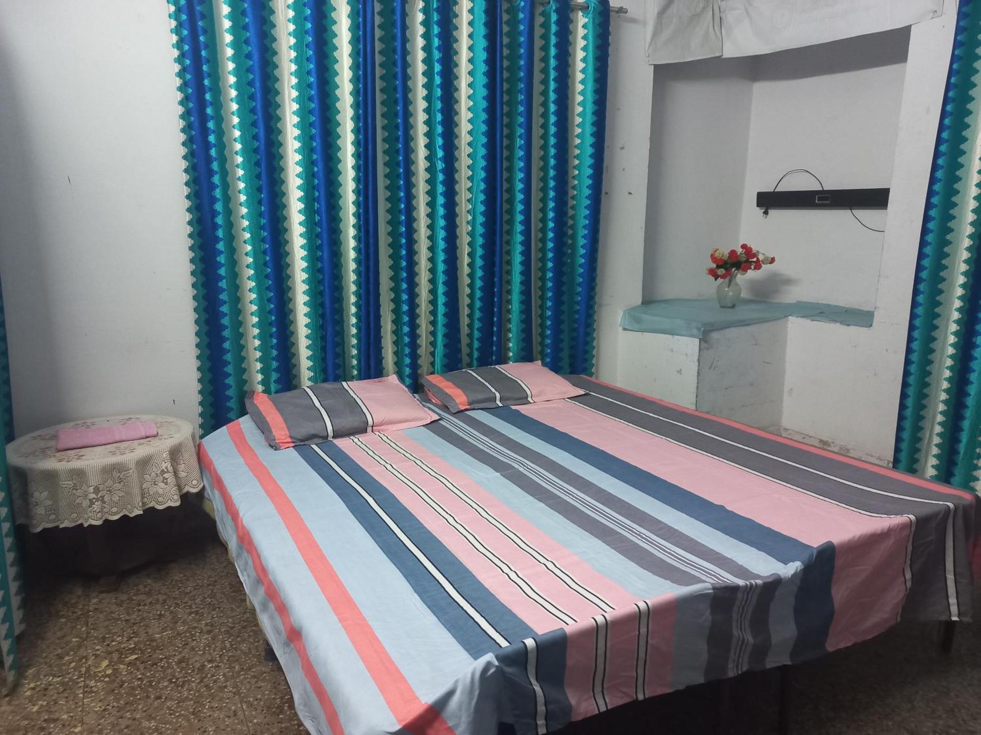 Nigam B-663, Kareli Homestay Prayagraj