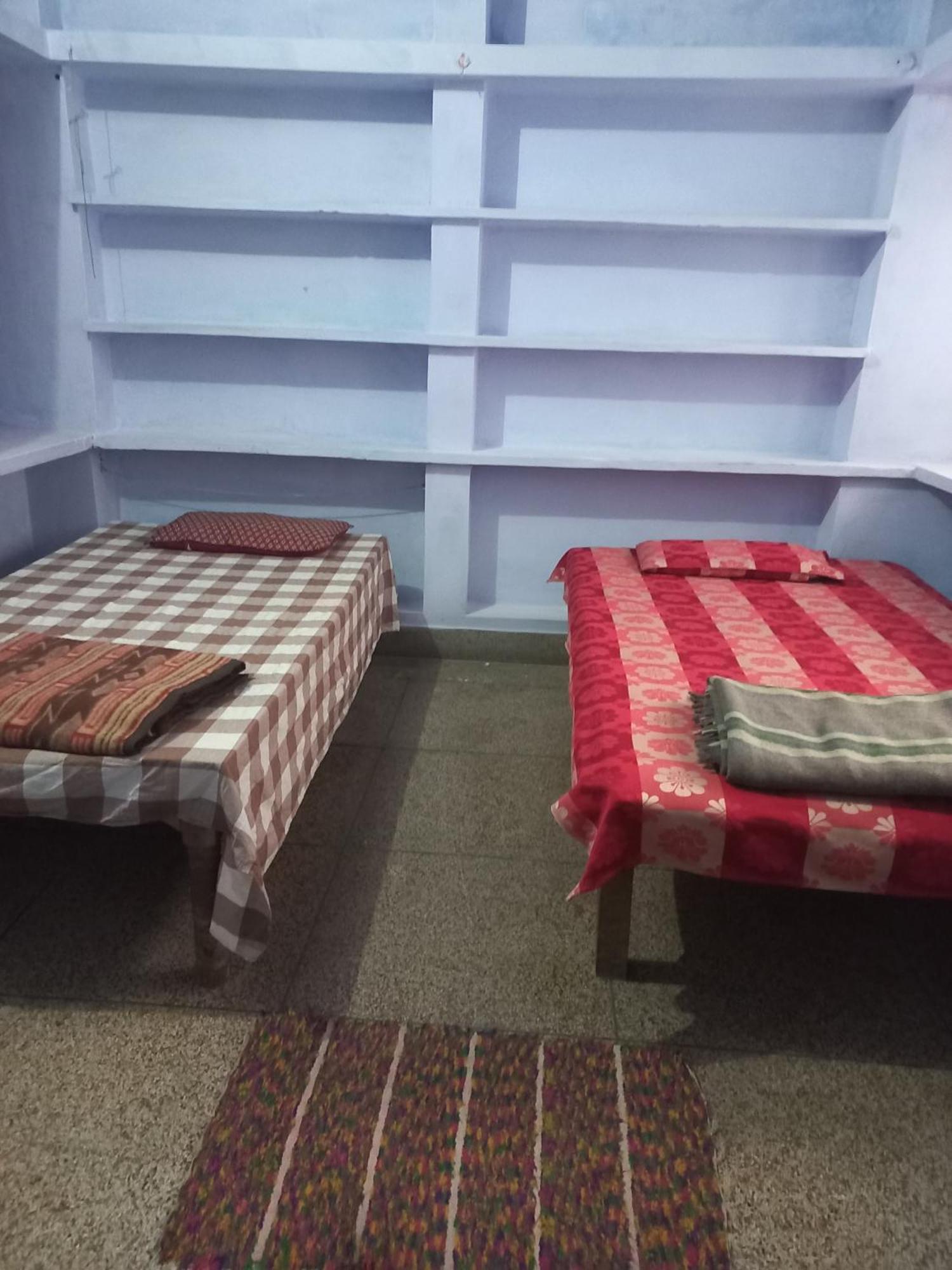 Homestay Nigam B-663, Kareli *
